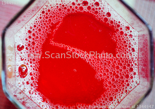 Image of white foam on the red liquid