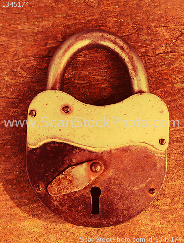 Image of old rusty padlock