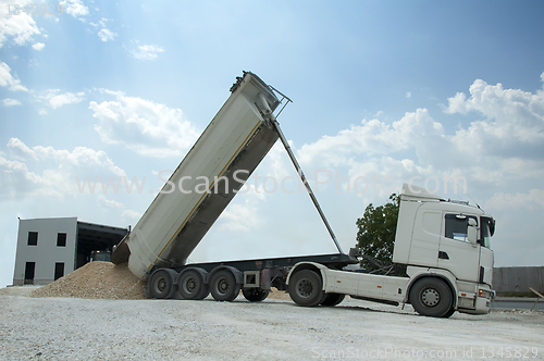 Image of Truck unload rocks