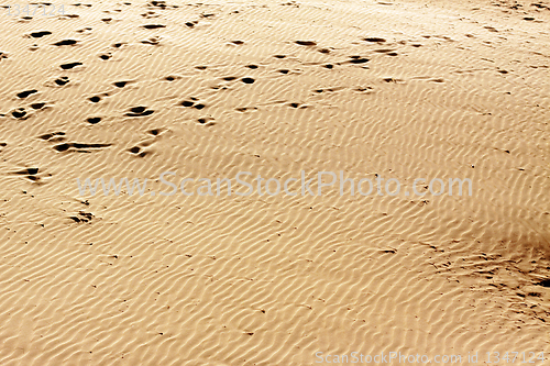 Image of sand with footprints