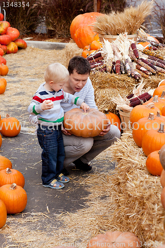 Image of family at the pumpkin patch