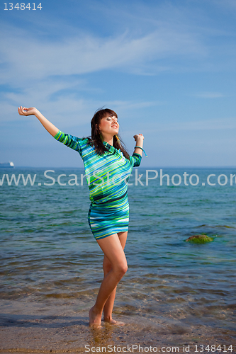 Image of slim brunette girl enjoying sunlight