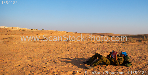 Image of Israeli soldiers excersice in a desert