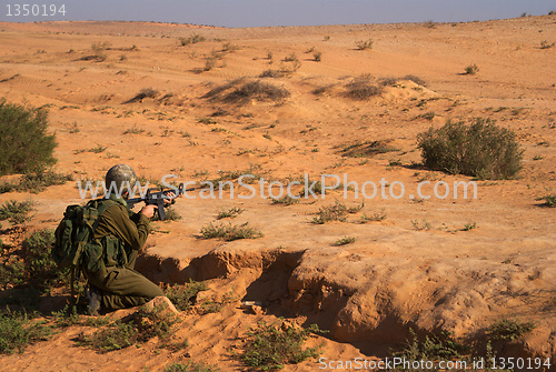 Image of Israeli soldiers excersice in a desert