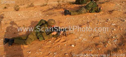 Image of Israeli soldiers excersice in a desert