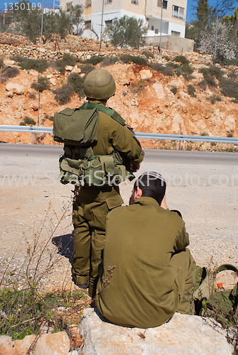 Image of Israeli soldiers patrol in palestinian village