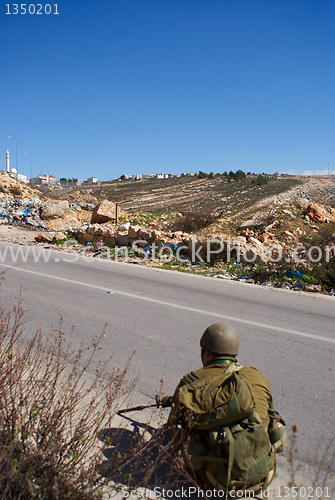 Image of Israeli soldiers patrol in palestinian village