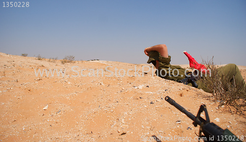 Image of Israeli soldiers excersice in a desert