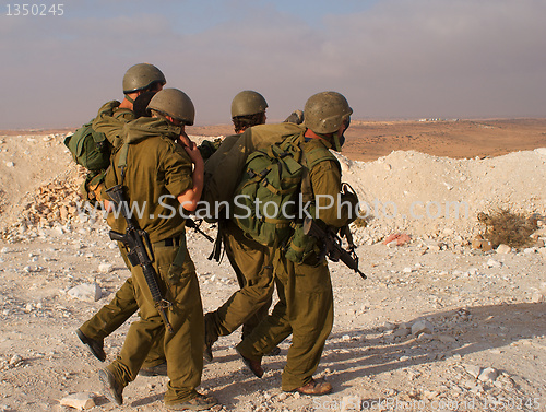 Image of Israeli soldiers excersice in a desert