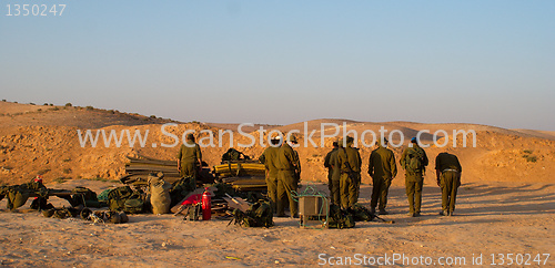 Image of Israeli soldiers excersice in a desert