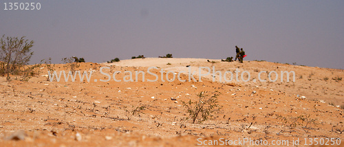 Image of Israeli soldiers excersice in a desert