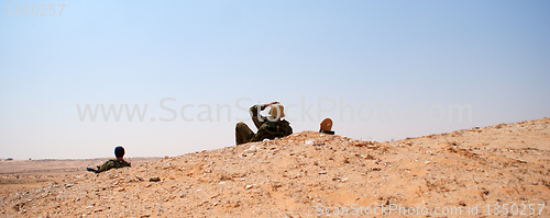 Image of Israeli soldiers excersice in a desert