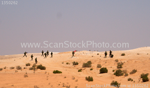 Image of Israeli soldiers excersice in a desert