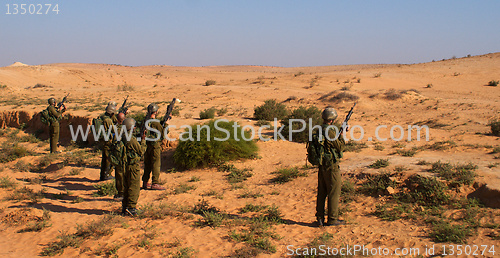 Image of Israeli soldiers excersice in a desert