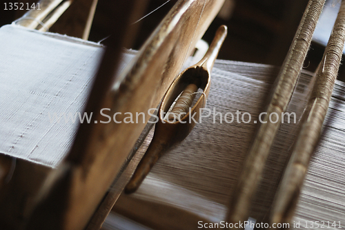 Image of shuttle on the antique loom