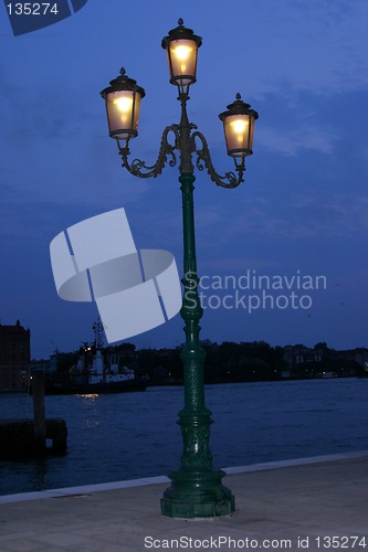 Image of lantern on coast of a gulf