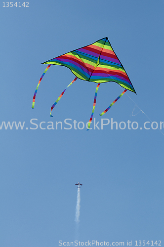 Image of Kite and aircraft