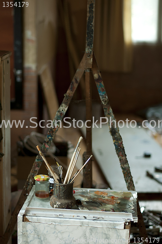 Image of Easel and paint brushes