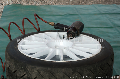 Image of Changing a tire