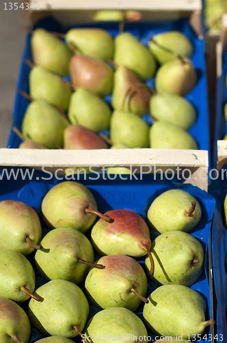 Image of Pears in the crates in Wholesale market