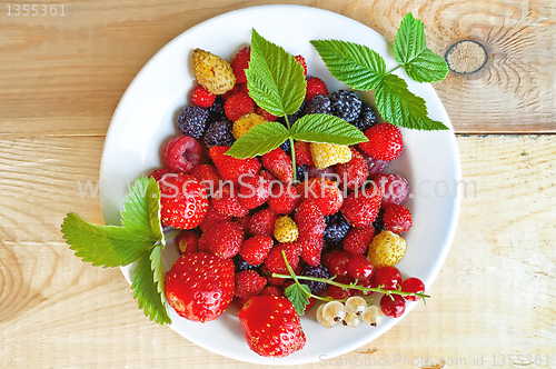 Image of Berries on a plate on a wooden board