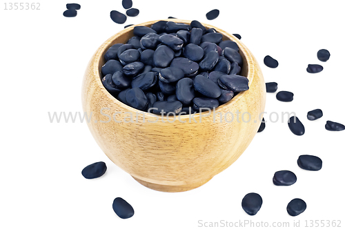 Image of Black beans in a wooden bowl