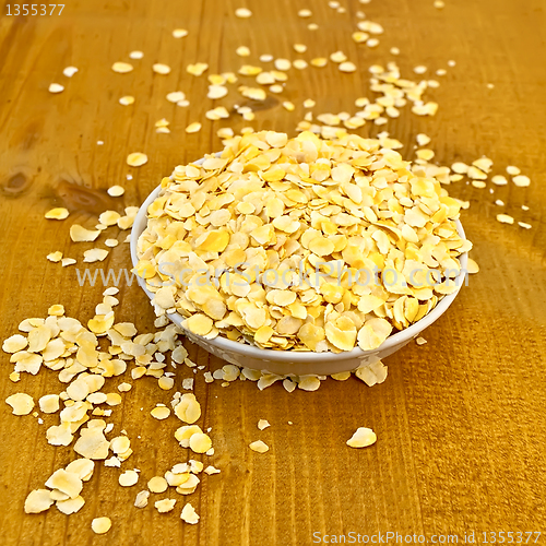 Image of Pea flakes in a bowl