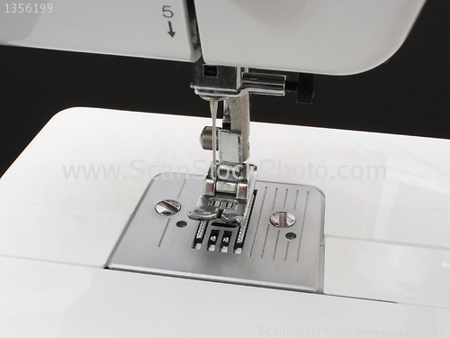 Image of The sewing-machine 