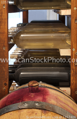 Image of A little wine barrel and bottles wine