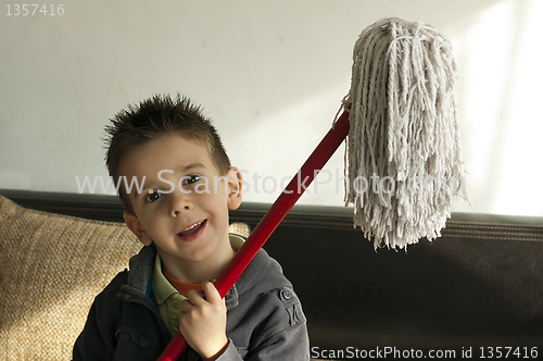 Image of Children who clean the floor