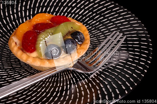 Image of Fruit tart on black and white plate
