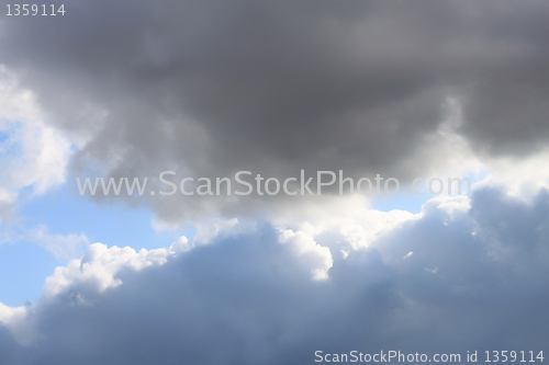 Image of grey clouds