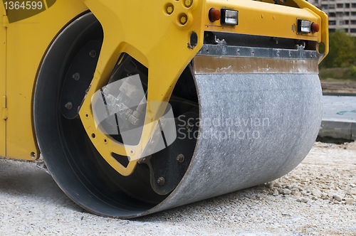 Image of Roller tamping gravel