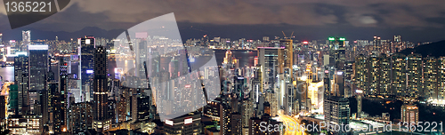 Image of Hong Kong at night 