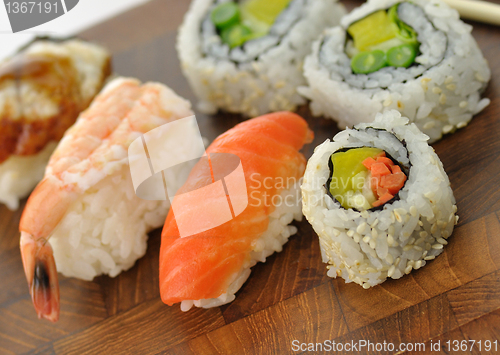 Image of sushi 