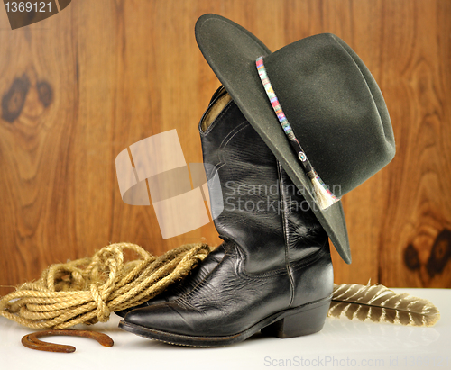 Image of black cowboy hat and boots 