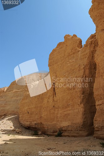 Image of Stone wall in the desert