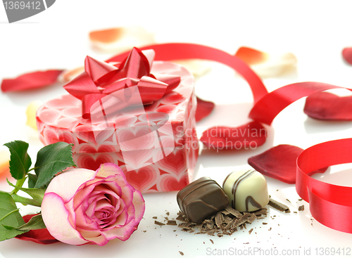 Image of pink rose and gift box