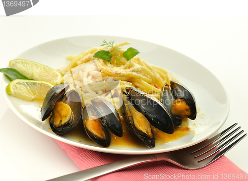 Image of mussels with spaghetti