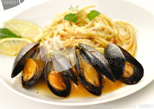 Image of mussels with spaghetti 