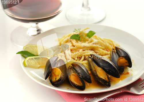 Image of mussels with spaghetti