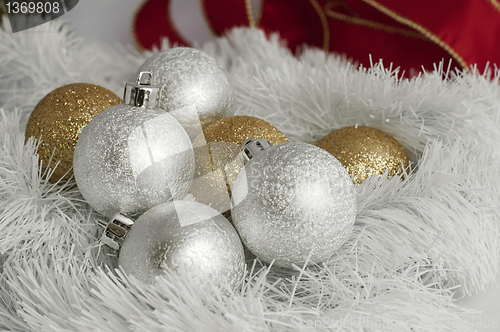 Image of Christmas motifs with balls and chains