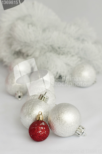 Image of Christmas motifs with balls and chains