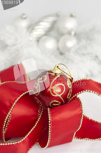 Image of Christmas motifs with balls and chains