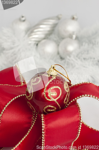 Image of Christmas motifs with balls and chains