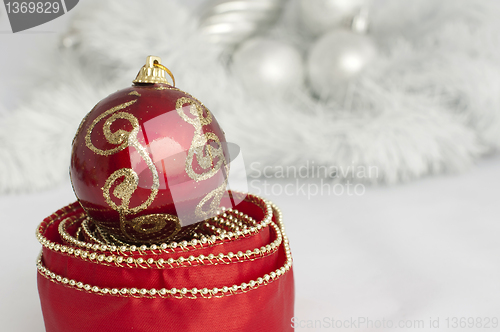 Image of Christmas motifs with balls and chains