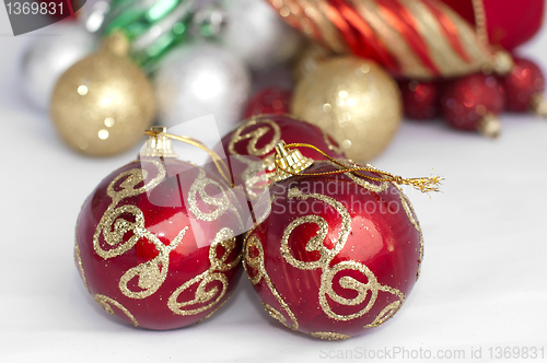 Image of Christmas motifs with balls and chains