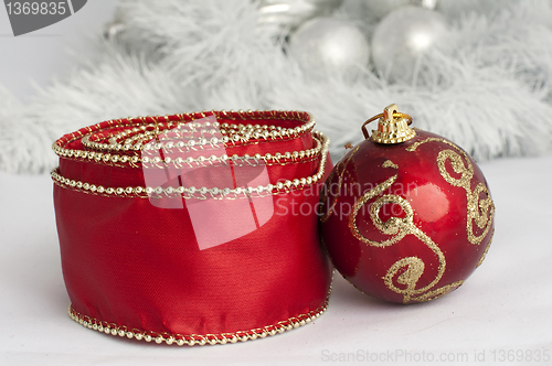 Image of Christmas motifs with balls and chains