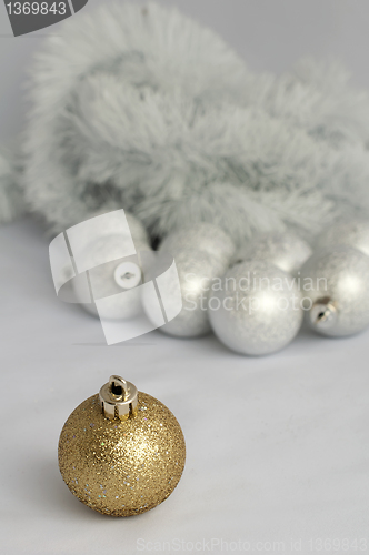 Image of Christmas motifs with balls and chains