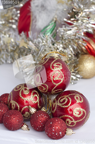 Image of Christmas motifs with balls and chains